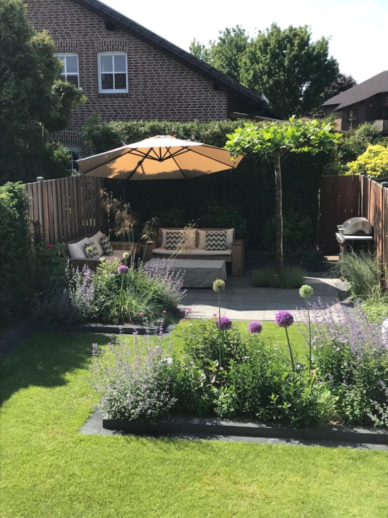 Nachherbild: Schmaler Reihenhausgarten | Gartenplanung Britta Telahr, Pflanzkonzept
